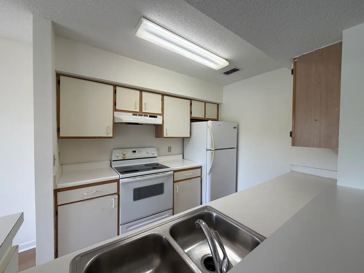 KITCHEN at 815 W Boynton Beach Boulevard 12-203, Boynton Beach