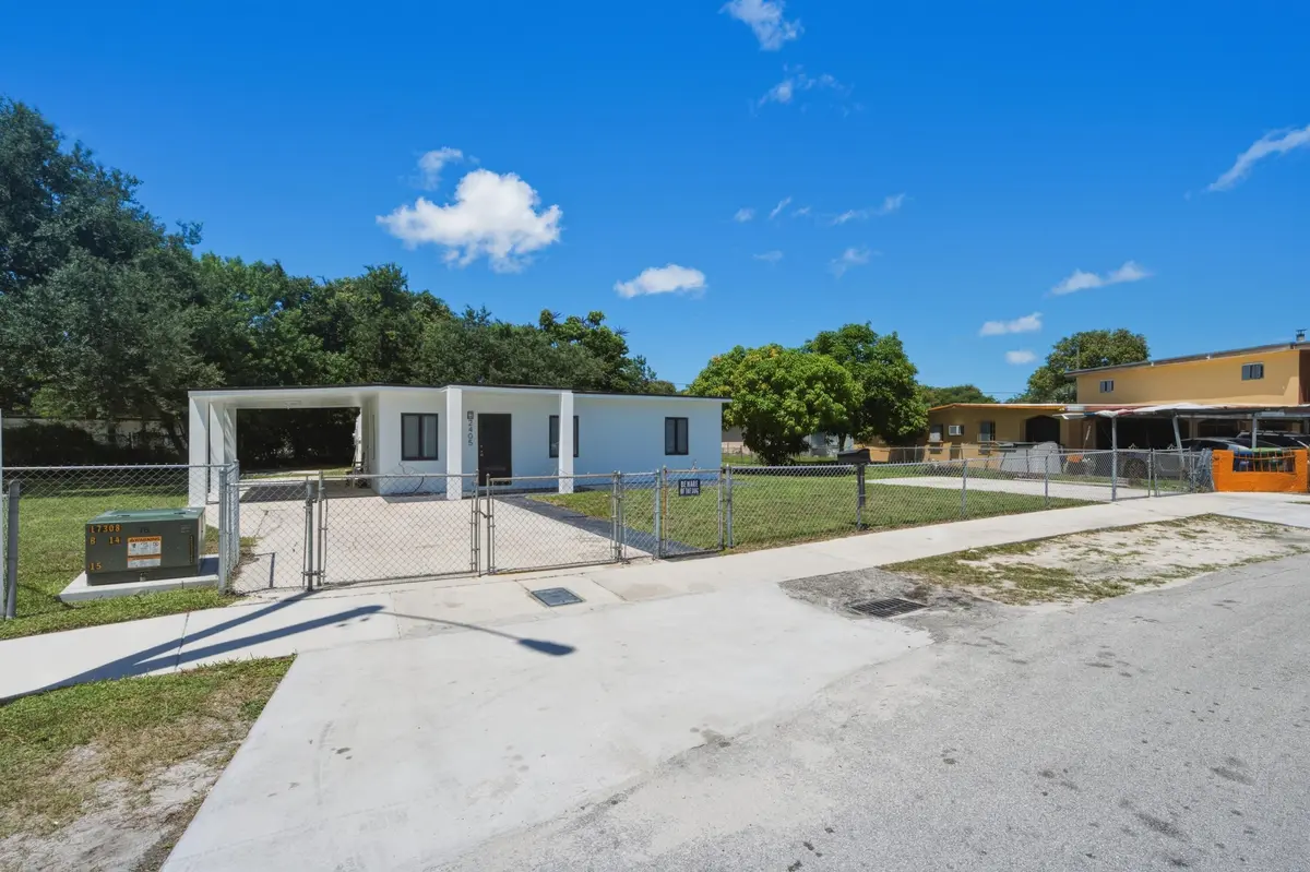 2405 NW 159th Road, Miami Gardens, FL – photo 2