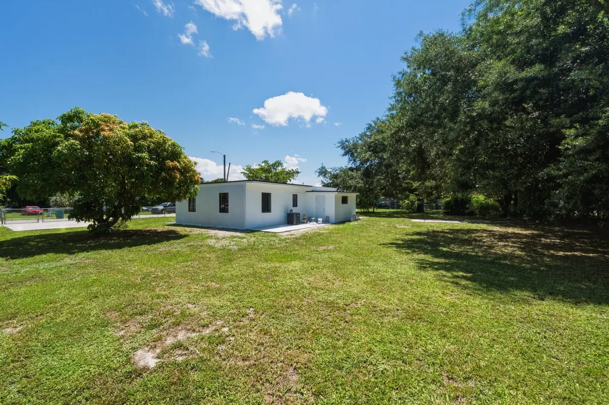 2405 NW 159th Road, Miami Gardens, FL – photo 4