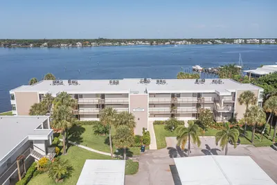 1950 SW Palm City Road Apt 8-203, Stuart – sold