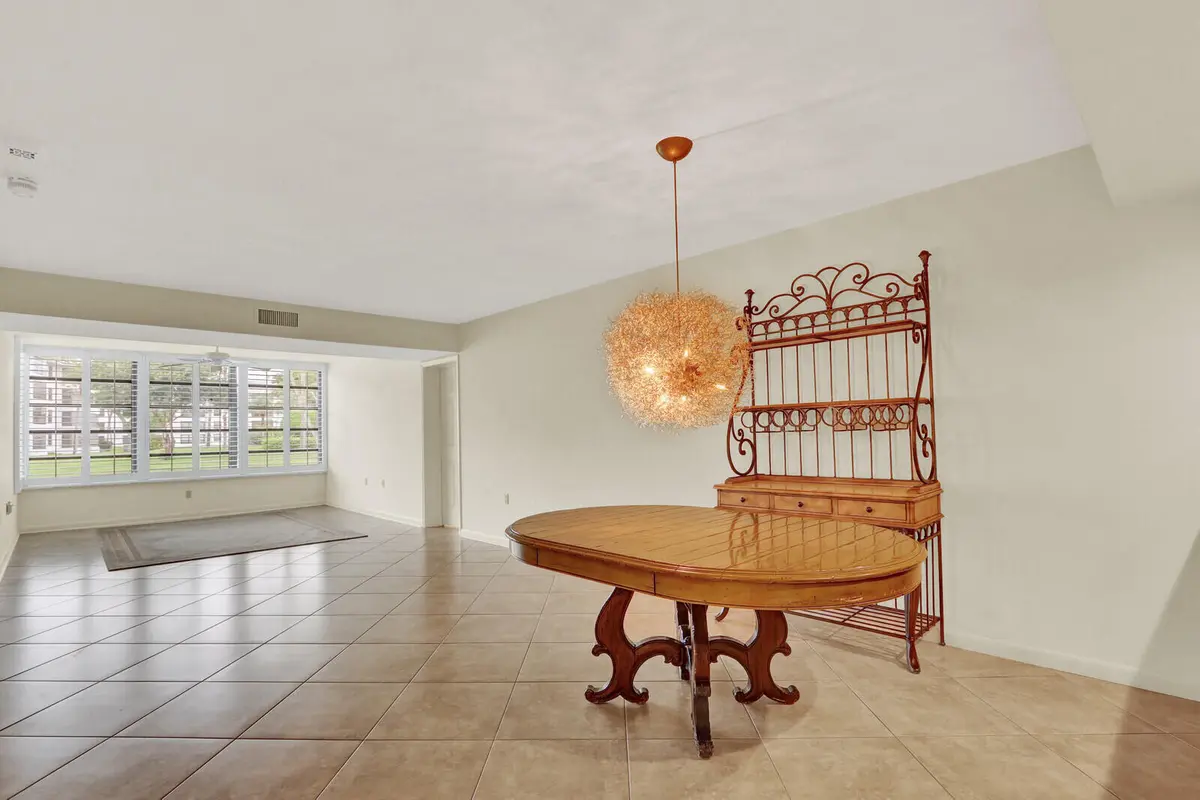 DINING at 3636 WHITEHALL Drive 105, West Palm Beach