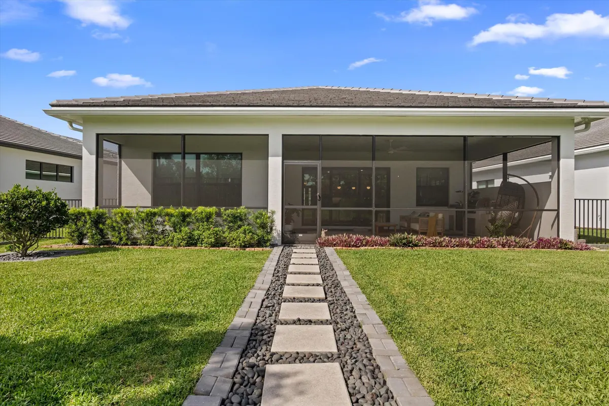 45-DSC_7004 at 5432 Saint Armands Way, Westlake