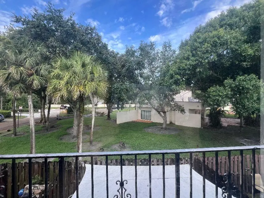 Chateau 1 at 113 NW 115th Terrace, Plantation