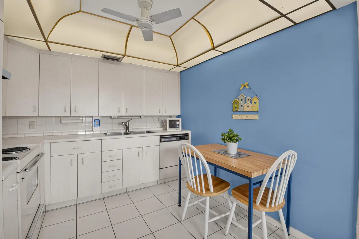 Kitchen at 4022 Lincoln B, Boca Raton