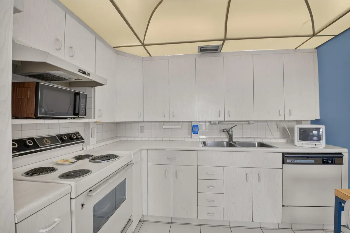 Kitchen at 4022 Lincoln B, Boca Raton