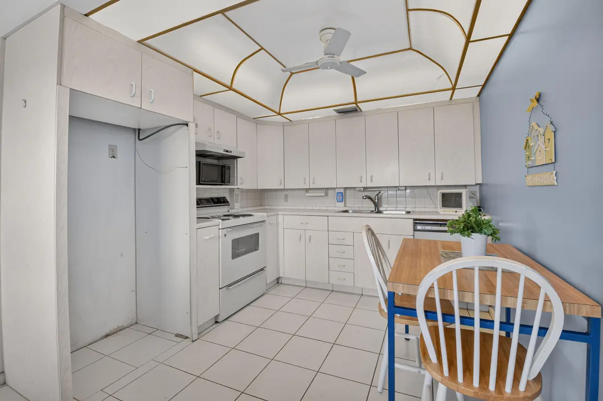 Kitchen at 4022 Lincoln B, Boca Raton