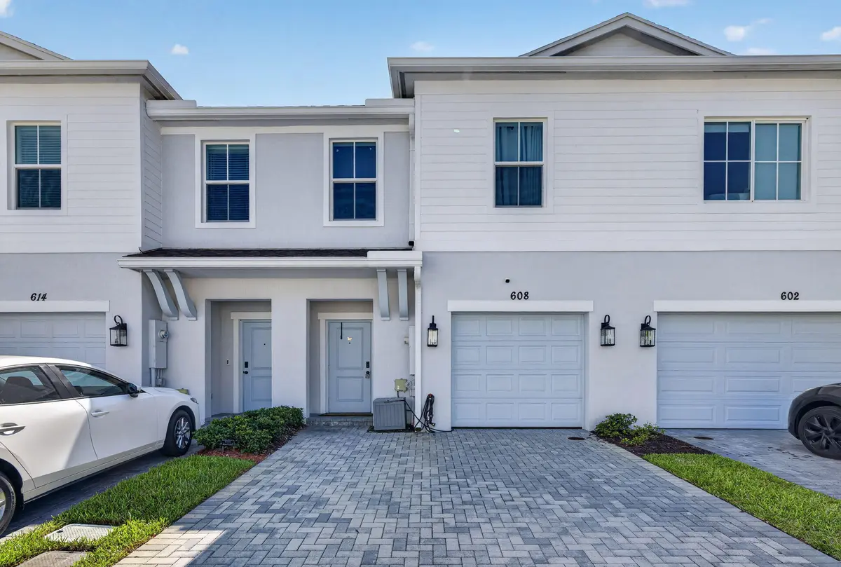 1-web-or-mls-3A5A8238 at 608 NE WATERS EDGE Lane, Port St. Lucie