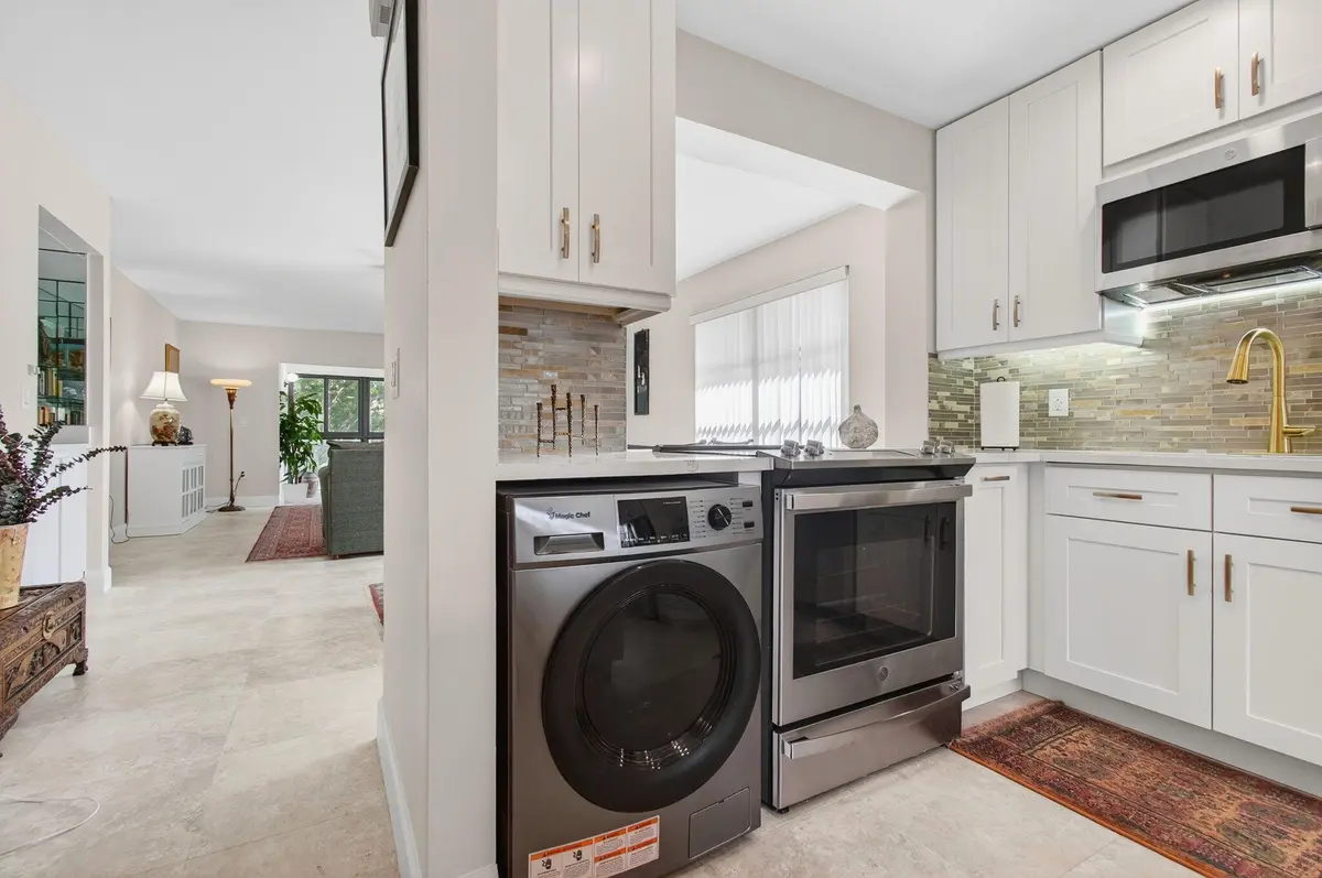 7-Counter Height Washer Dyer at 30 Southport Lane H, Boynton Beach