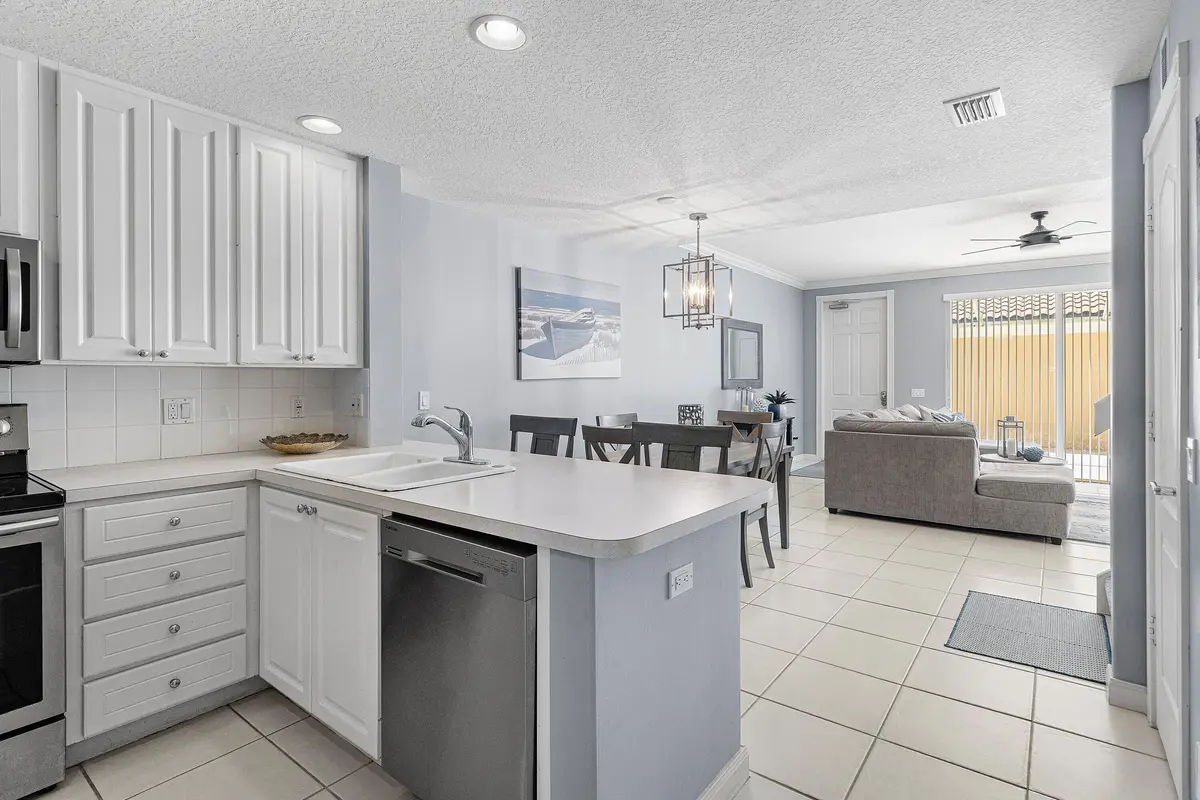 Kitchen/Great Room at 1852 Jeaga Drive, Jupiter