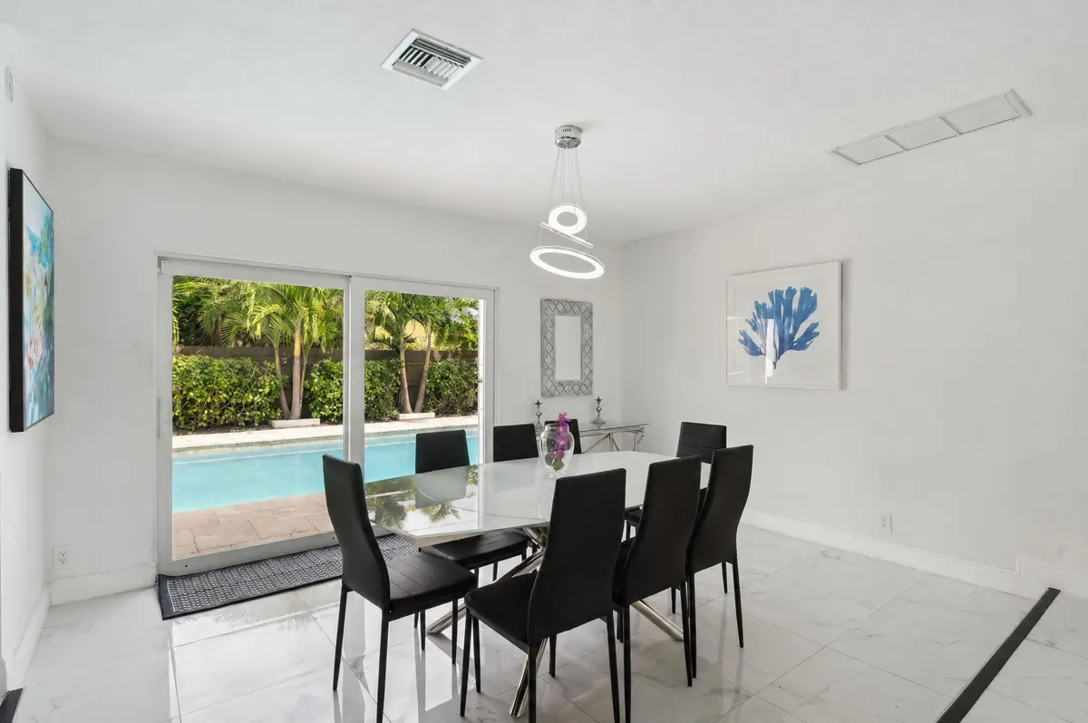 dinning at 1243 GARFIELD Street, Hollywood