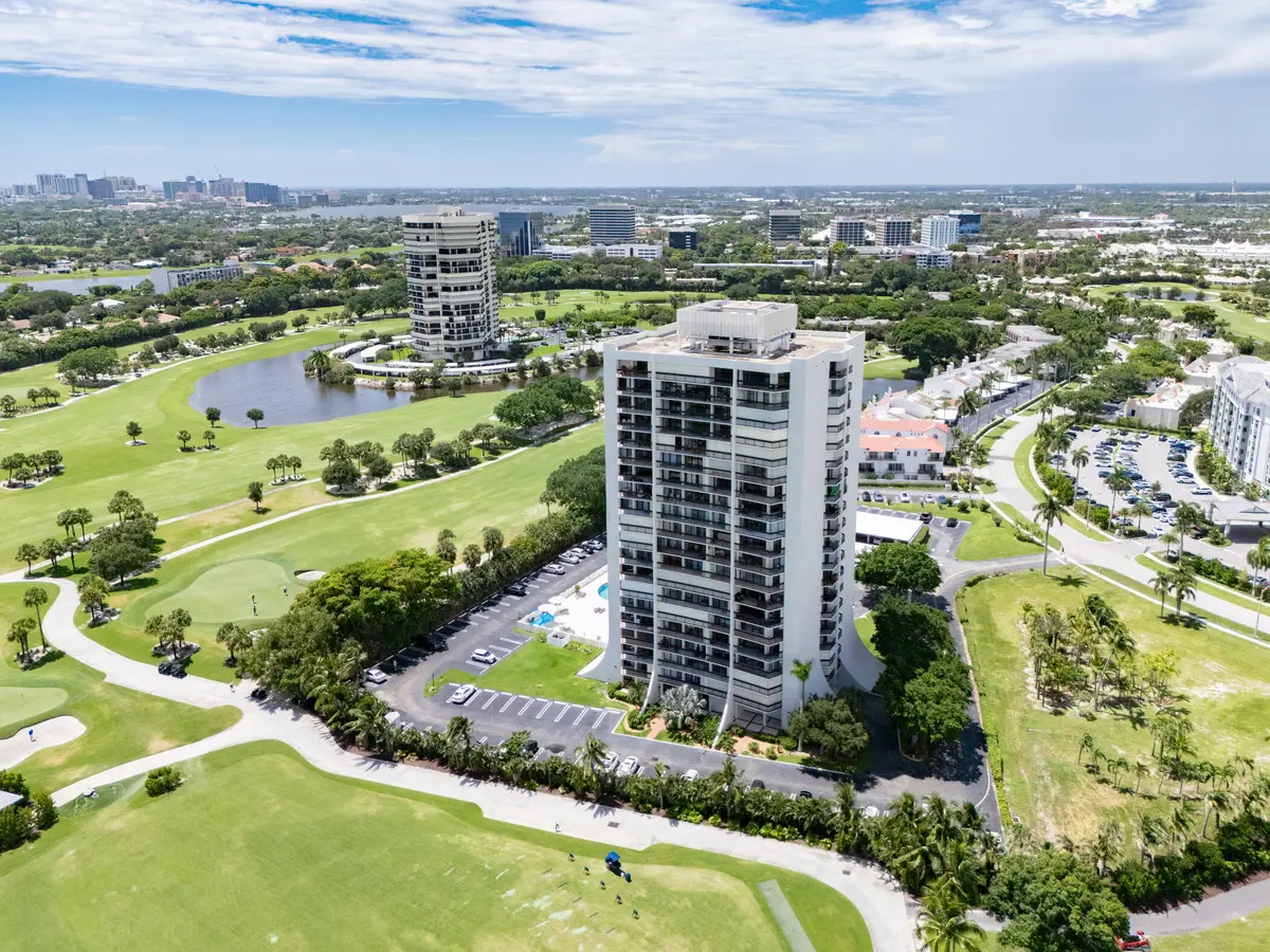 Washington1 at 2000 PRESIDENTIAL Way 501, West Palm Beach