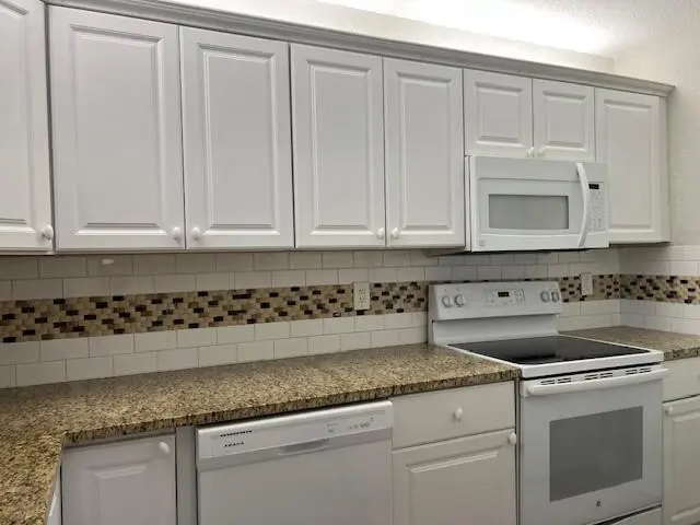 Photo 3 at 2588 RIVERSIDE Drive 2588, Coral Springs