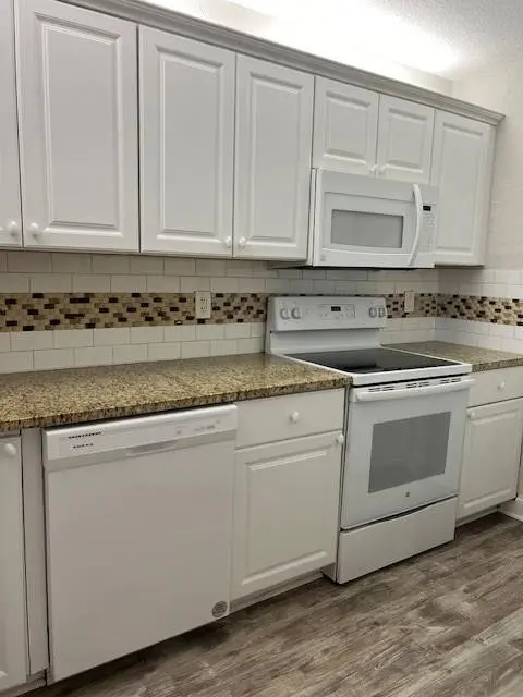 Photo 4 at 2588 RIVERSIDE Drive 2588, Coral Springs