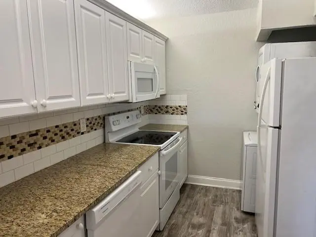 Photo 5 at 2588 RIVERSIDE Drive 2588, Coral Springs