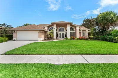 157 MONTEREY Way, Royal Palm Beach – sold