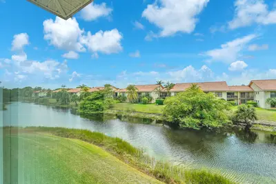 210 Lake Evelyn Drive, West Palm Beach – Condominium for sale