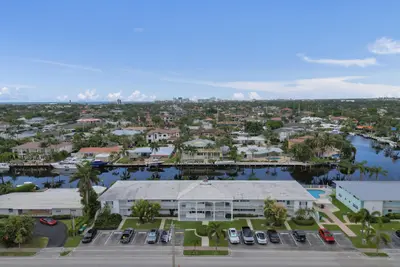 2400 NE 36th Street 10, Lighthouse Point – Condominium for sale