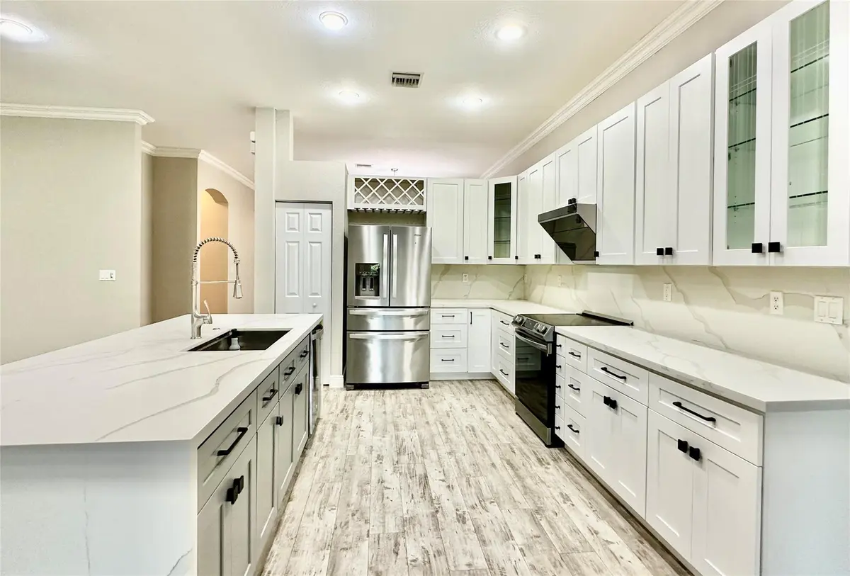 Photo 4 at 4109 W WHITEWATER Avenue, Weston
