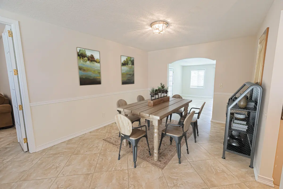 virtually staged - dining at 471 SE Lamon Lane, Port St. Lucie