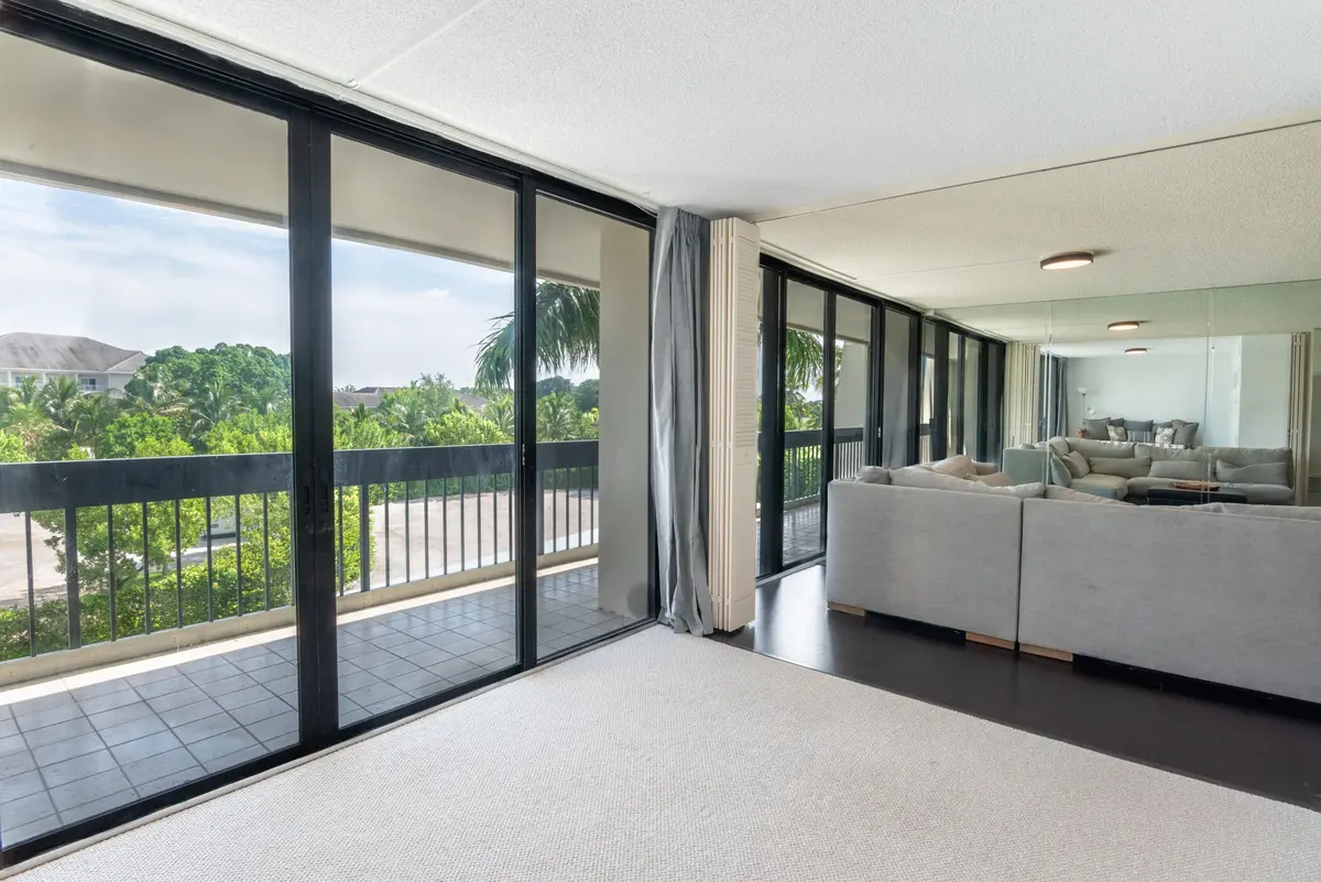 © Clark-2400 Presidential Way 302-015 at 2400 PRESIDENTIAL Way 302, West Palm Beach