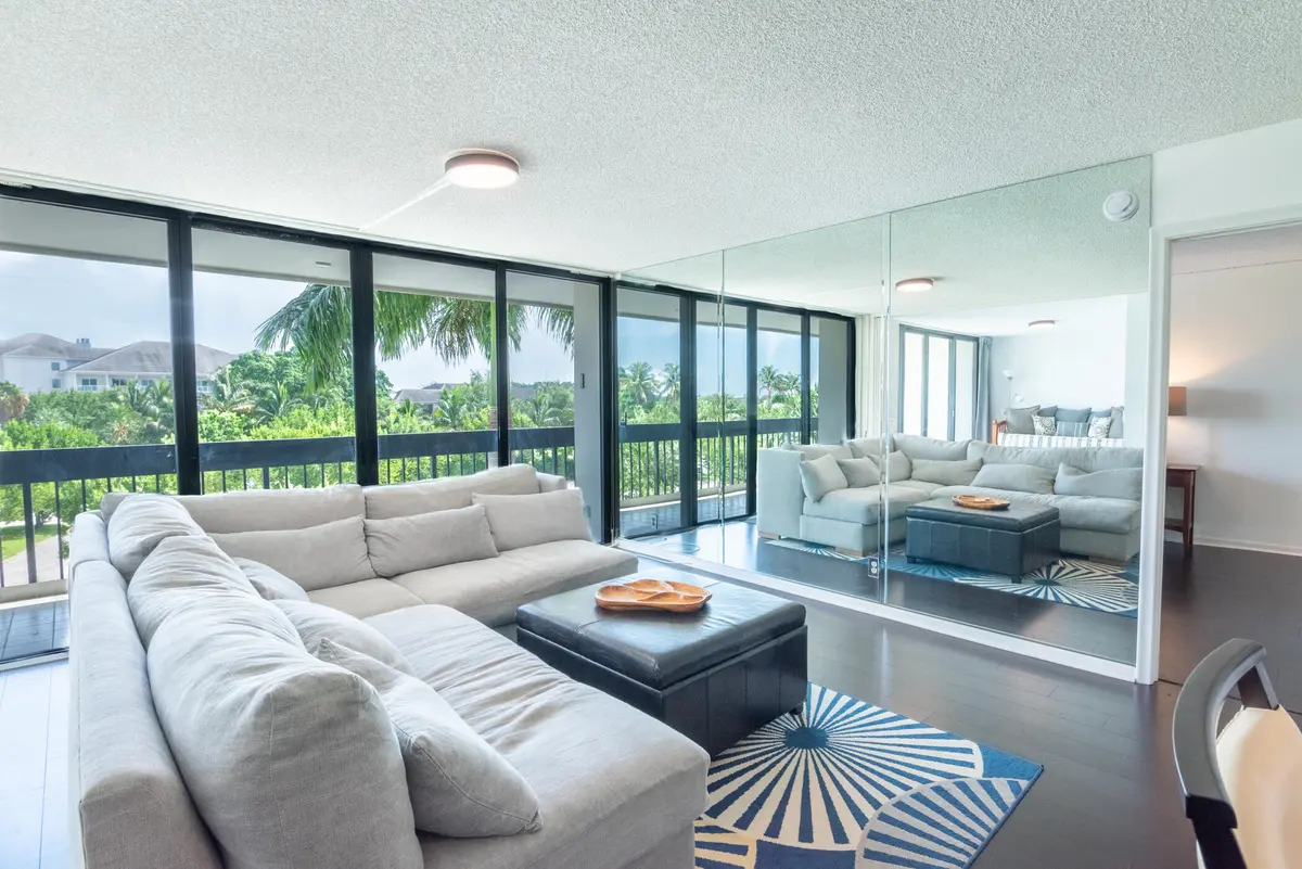 © Clark-2400 Presidential Way 302-016 at 2400 PRESIDENTIAL Way 302, West Palm Beach