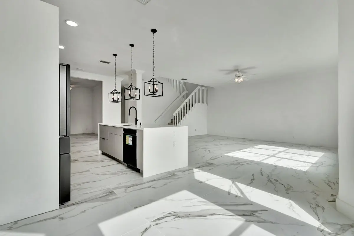 Foto Kitchen 2 at 9334 MADEWOOD Court, West Palm Beach