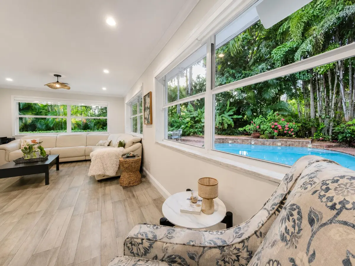 Family Room at 4201 Fillmore Street, Hollywood