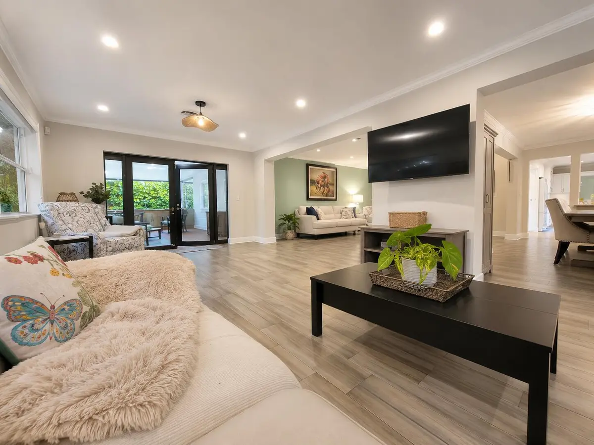 Family Room at 4201 Fillmore Street, Hollywood