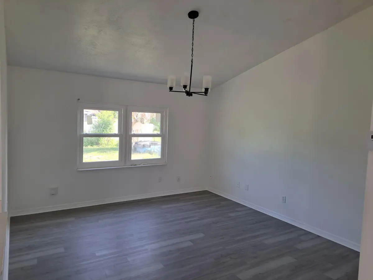 m17 at 1032 SW Mataro Avenue,