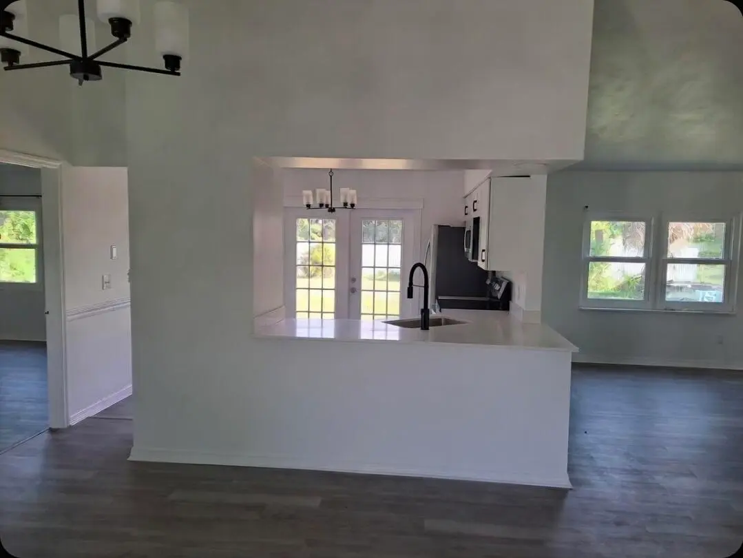 m4 at 1032 SW Mataro Avenue,
