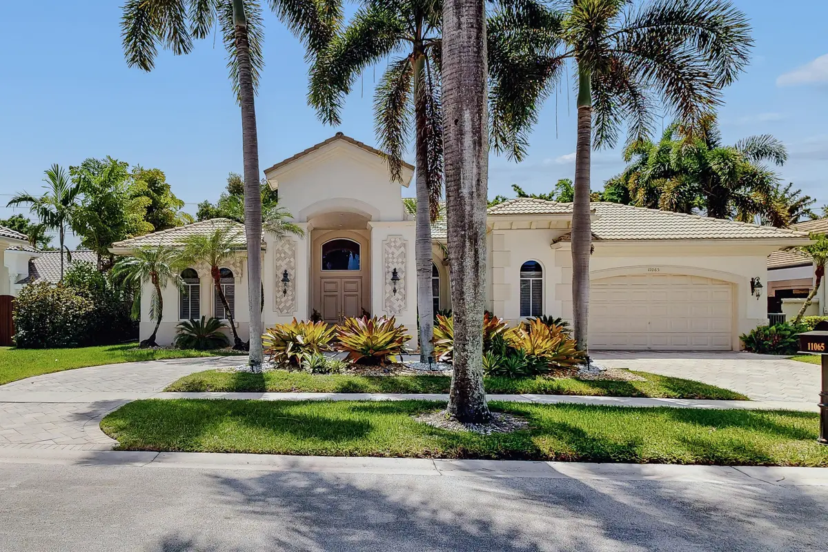 01-3001 at 11065 Canary Island Court, Plantation