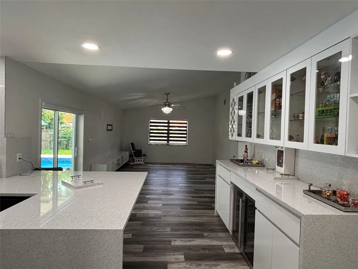 Photo 2 at 6421 CROSSBOW Court, Davie
