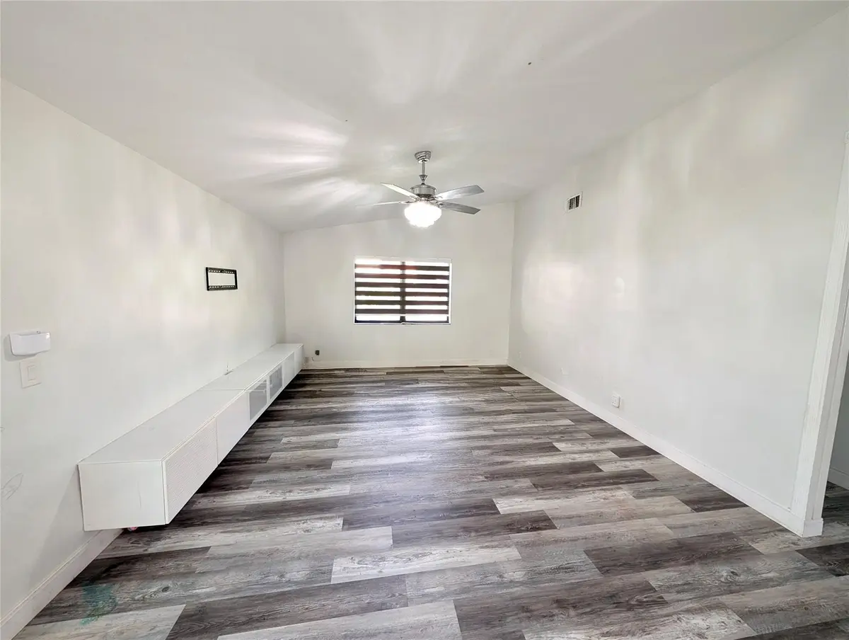 Photo 9 at 6421 CROSSBOW Court, Davie