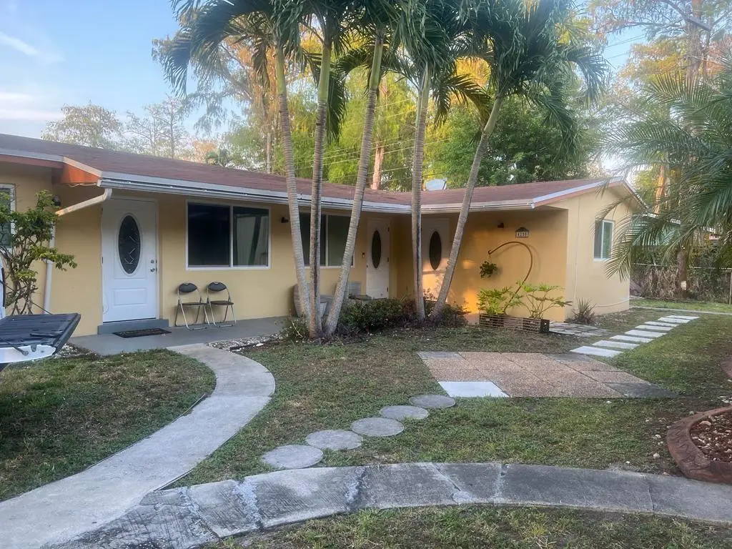 Nice small building at 4250 NW 21st Avenue, Oakland Park