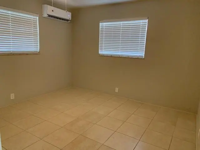 Photo 5 at 4250 NW 21st Avenue, Oakland Park
