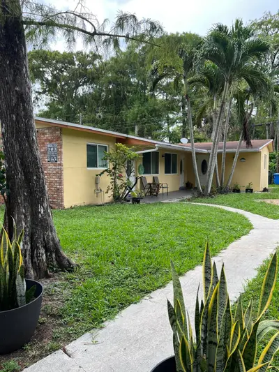 4250 NW 21st Avenue, Oakland Park – Apartment for rent