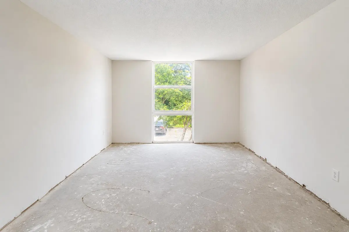 Bedroom Current Status at 16950 W Dixie Highway A226, North Miami Beach