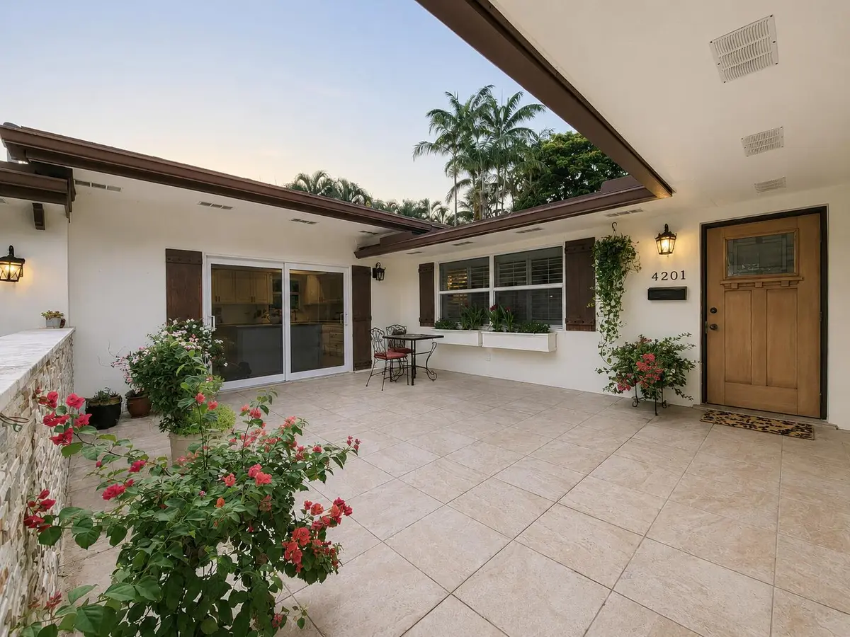 Front Porch at 4201 Fillmore Street, Hollywood