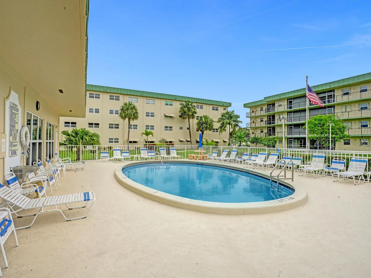 DSC05627 at 810 SE 7TH Street 207, Deerfield Beach