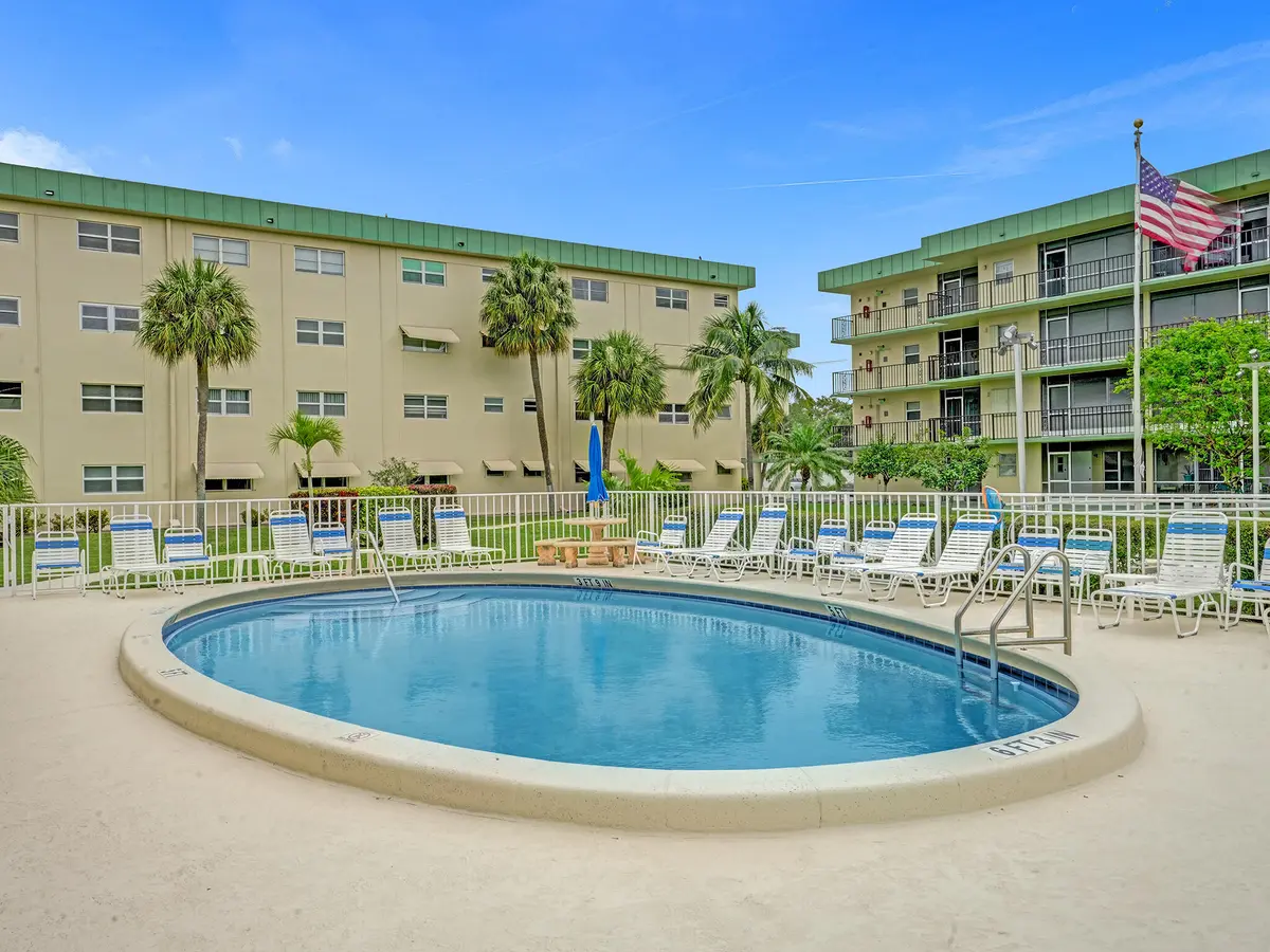 DSC05630 at 810 SE 7TH Street 207, Deerfield Beach
