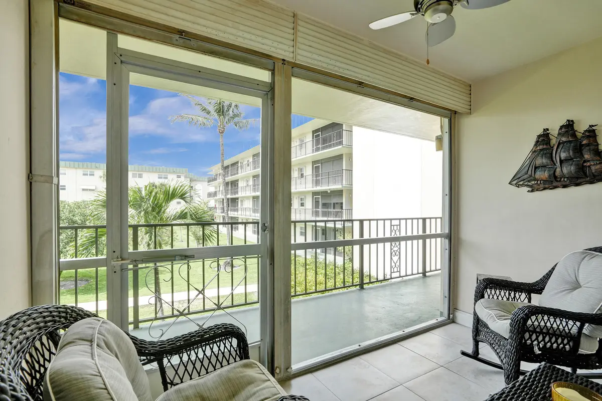 DSC07944 at 810 SE 7TH Street 207, Deerfield Beach