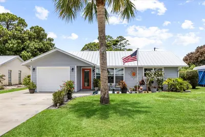 215 19th Avenue, Vero Beach – Single Family Residence for rent