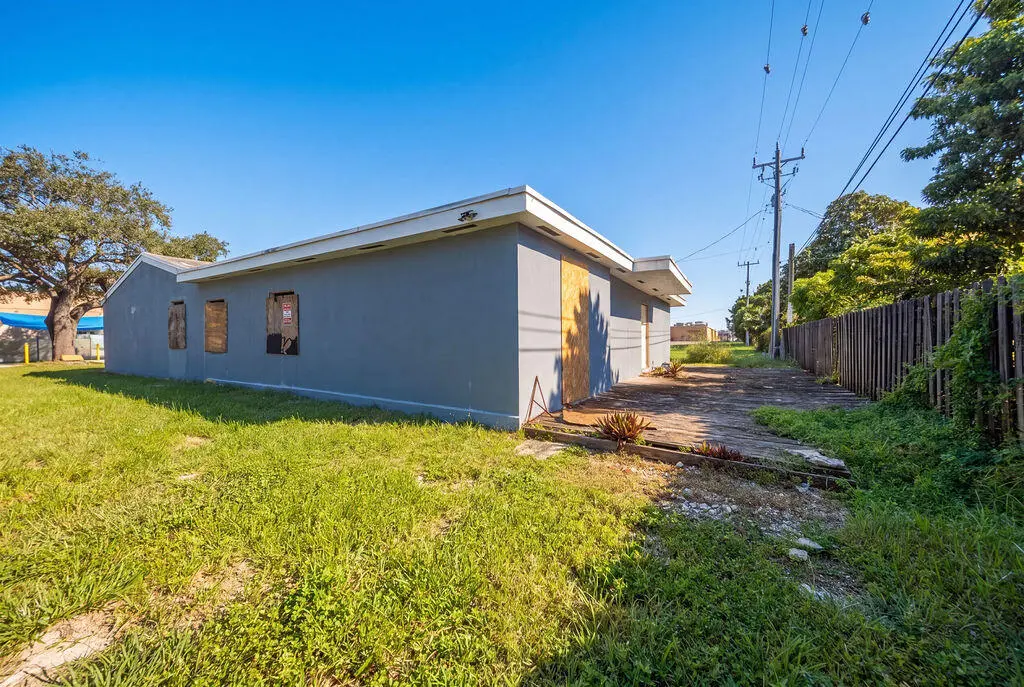britholly8 at 1900 N 66TH Avenue, Hollywood
