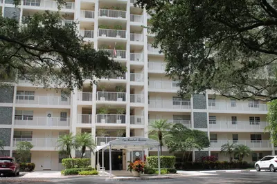 3520 OAKS Way 607, Pompano Beach – Condominium for rent