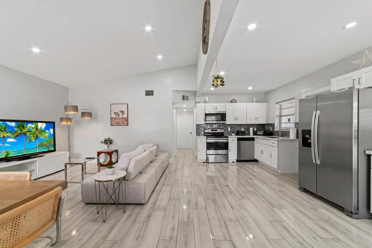 Living/kitchen at 371 Kentucky Avenue, Fort Lauderdale