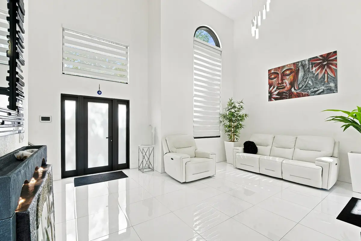 07_xul05972 at 19242 NW 89TH Avenue, Hialeah