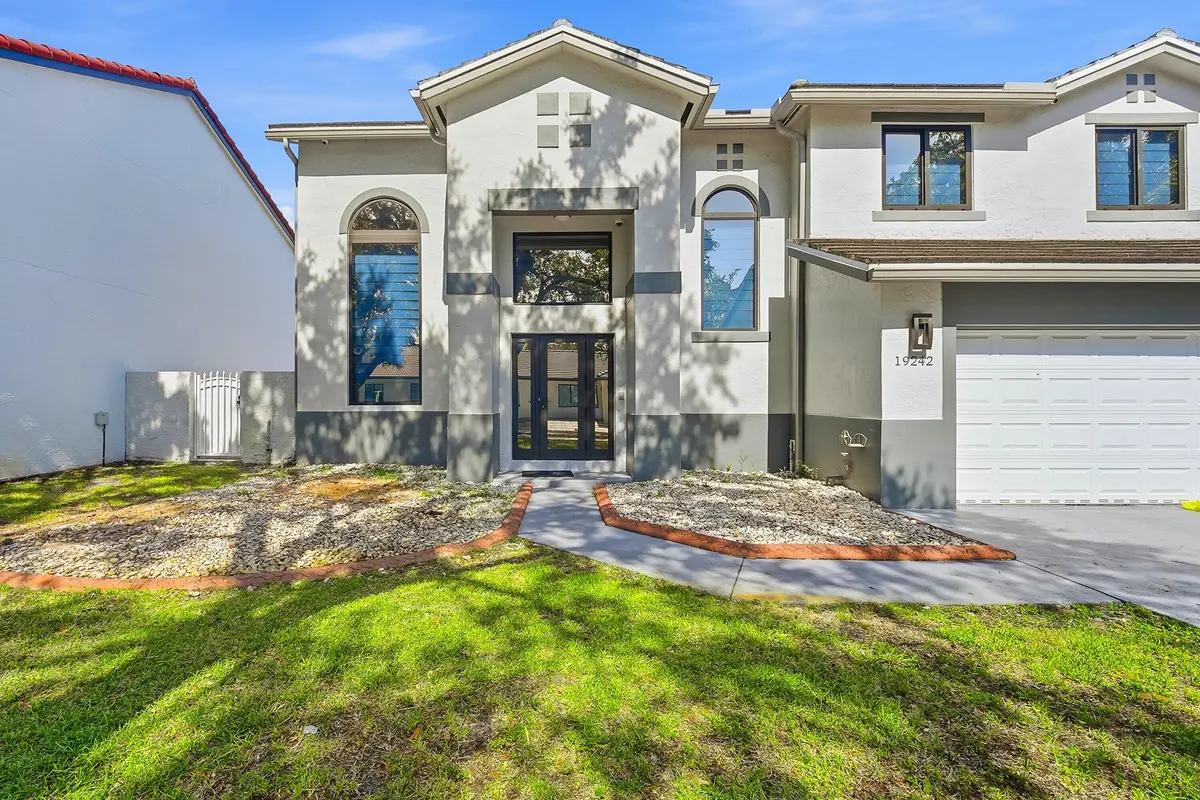 04_xul05932 at 19242 NW 89TH Avenue, Hialeah