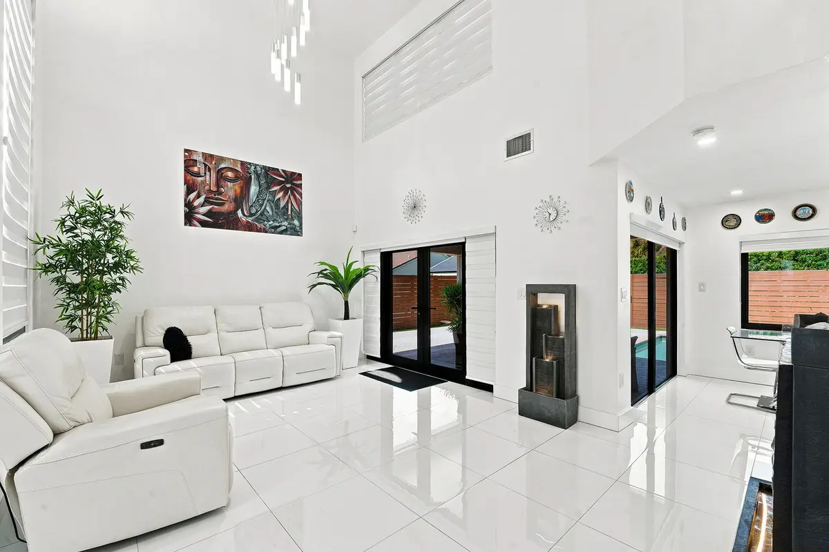 06_xul05962 at 19242 NW 89TH Avenue, Hialeah