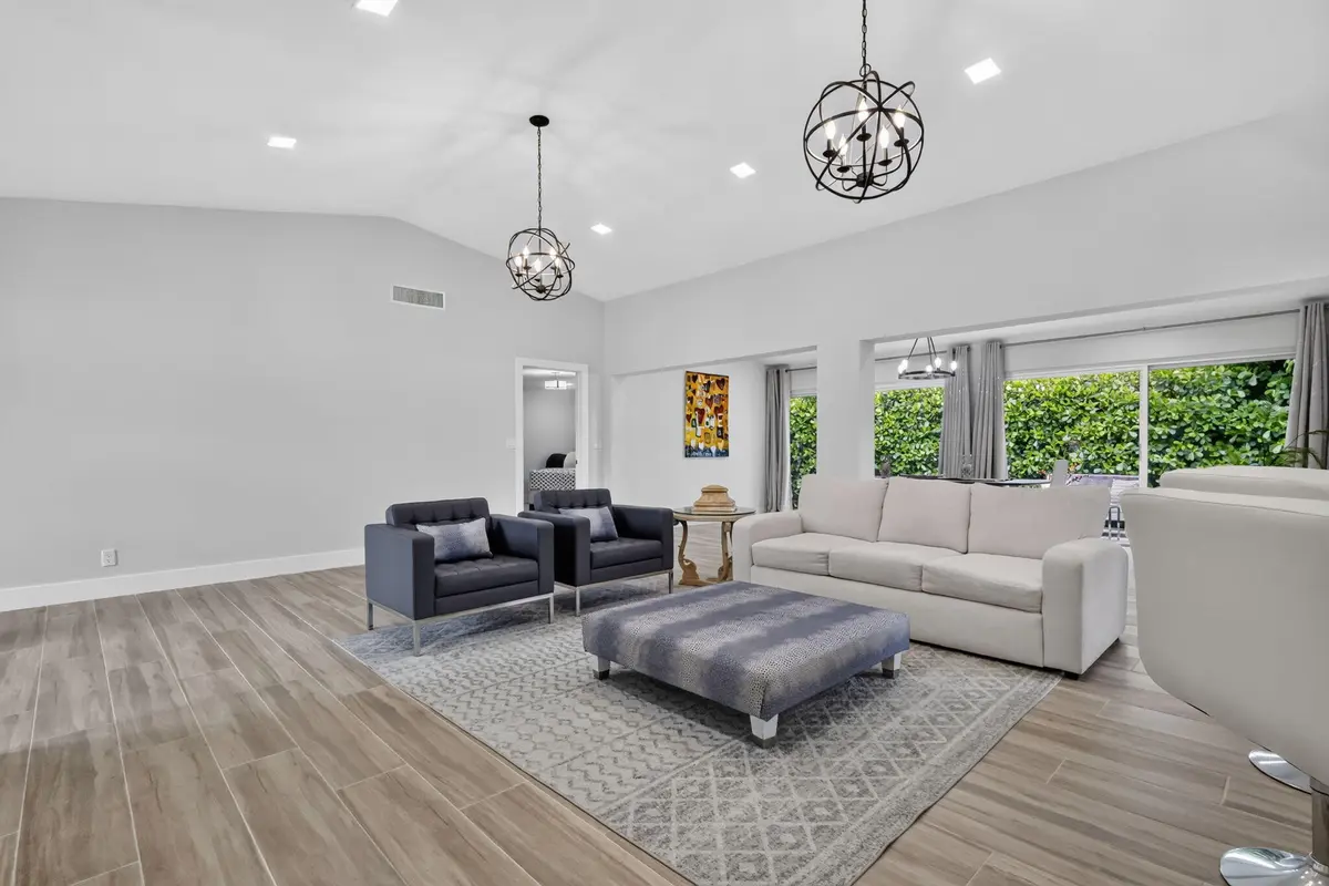GRAND LIVING SPACE at 10723 GREENTRAIL Drive, Boynton Beach