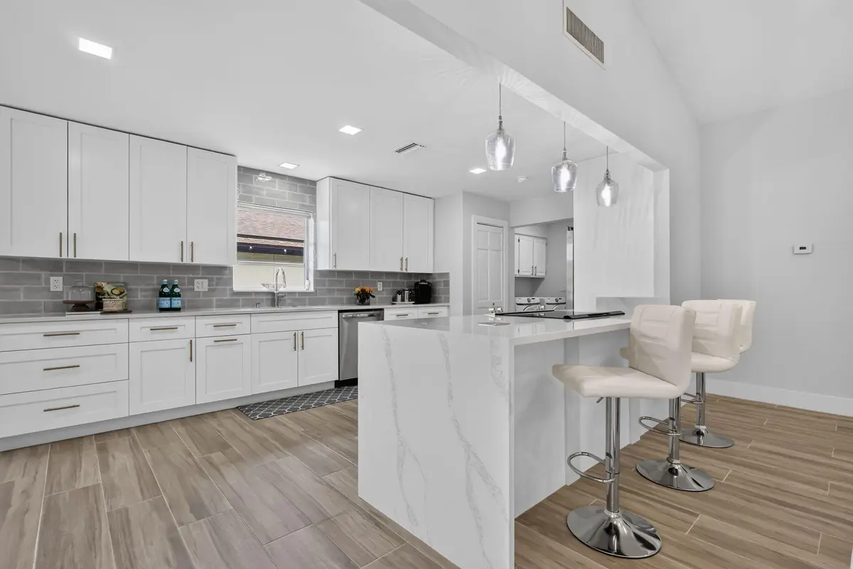 BRIGHT OPEN KITCHEN at 10723 GREENTRAIL Drive, Boynton Beach